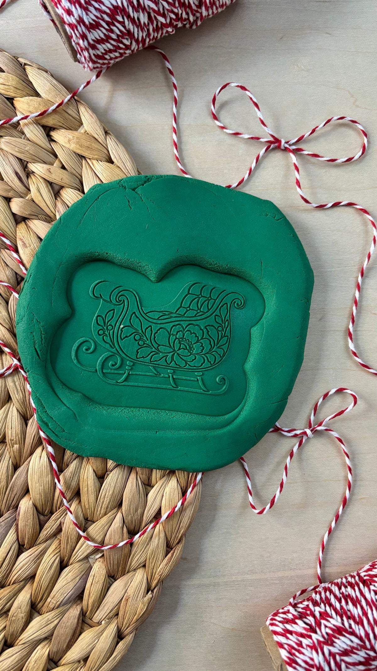 Le Monde de Mely | Christmas Toile – Vintage Sleigh Cookie Stamp
