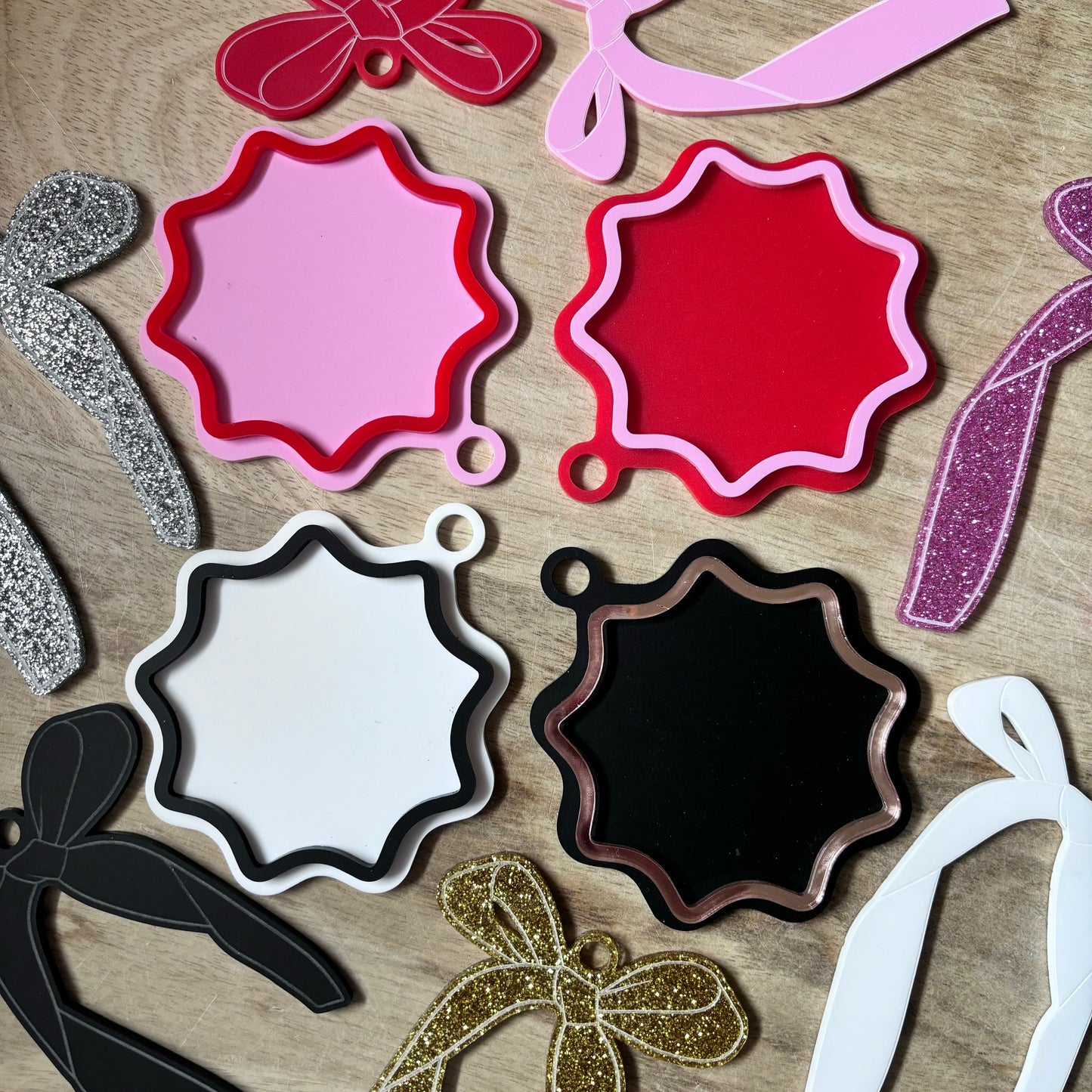 Plain Mini Acrylic Wavy Gift Tags (5pk)
