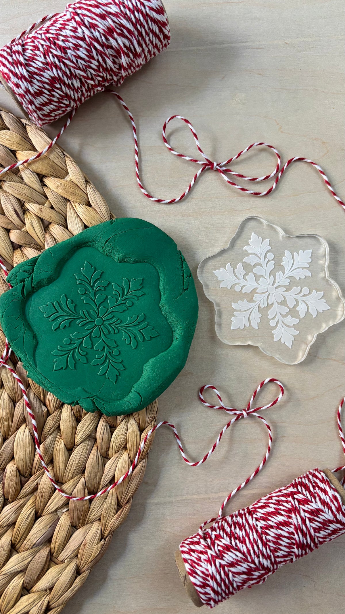 Le Monde de Mely | Christmas Toile – Ornamental Snowflake Cookie Stamp