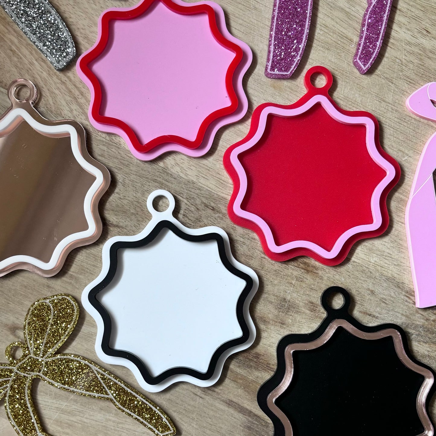 Plain Mini Acrylic Wavy Gift Tags (5pk)