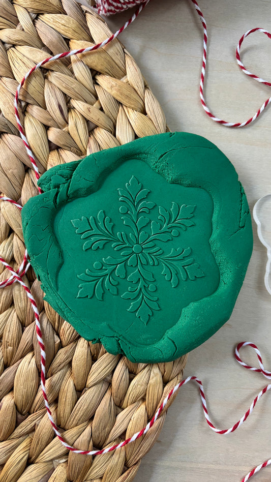 Le Monde de Mely | Christmas Toile – Ornamental Snowflake Cookie Stamp