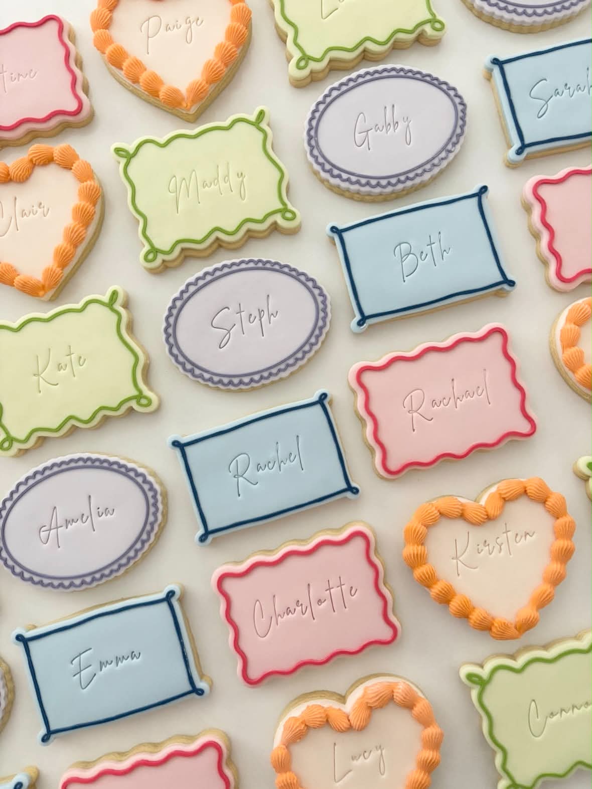Scalloped Oval Cookie Frame Stamp & Cutter